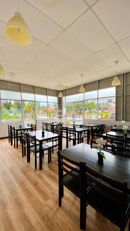 Milvus Hotel Kuah Exterior foto
